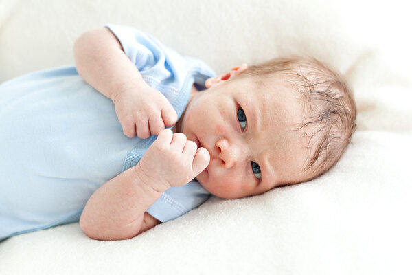 哈尔滨代怀宝宝交流群：你的宝宝右眼流泪是怎么回事？